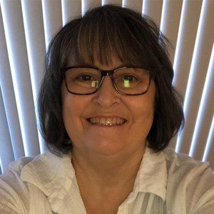 Meet your Posher, Joni